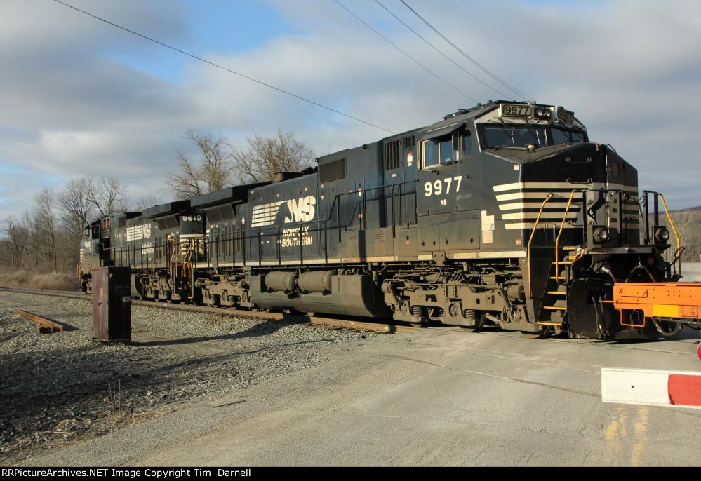 NS 9977 on rail train 920